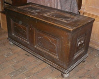 Bild des folgenden Artikels: Barocktruhe 550,.