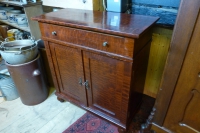Bild des folgenden Artikels: Halbschrank mit originaler Holzmalerei