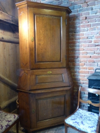 Bild des folgenden Artikels: Ecksekretr, um 1800, Eiche