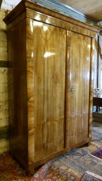 Bild des folgenden Artikels: Biedermeier Wscheschrank nubaum