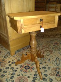 Bild des folgenden Artikels: Nähtischchen